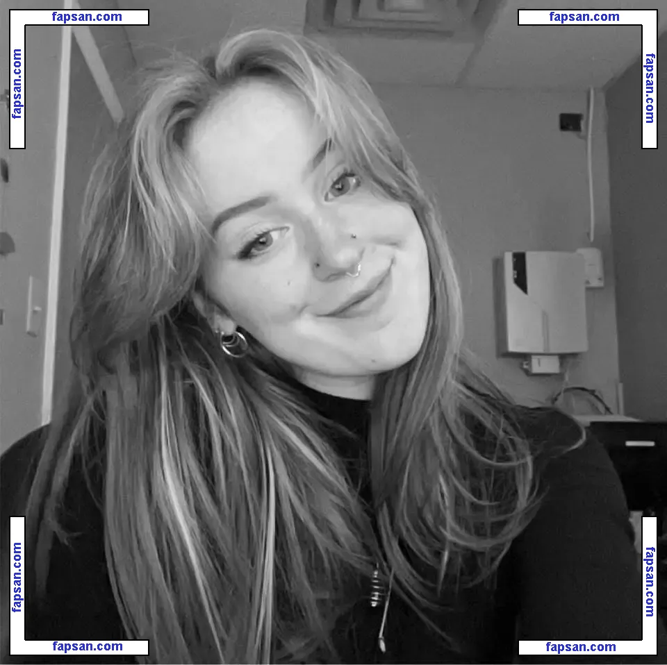 Alison Schmitt nude photo #0011 from OnlyFans