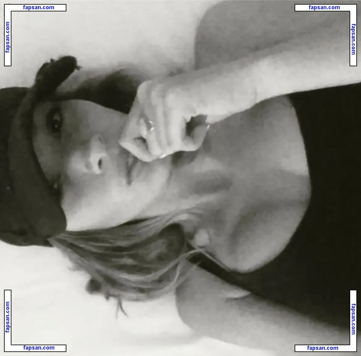 Alissa Charbonneau голая фото #0001 с Онлифанс