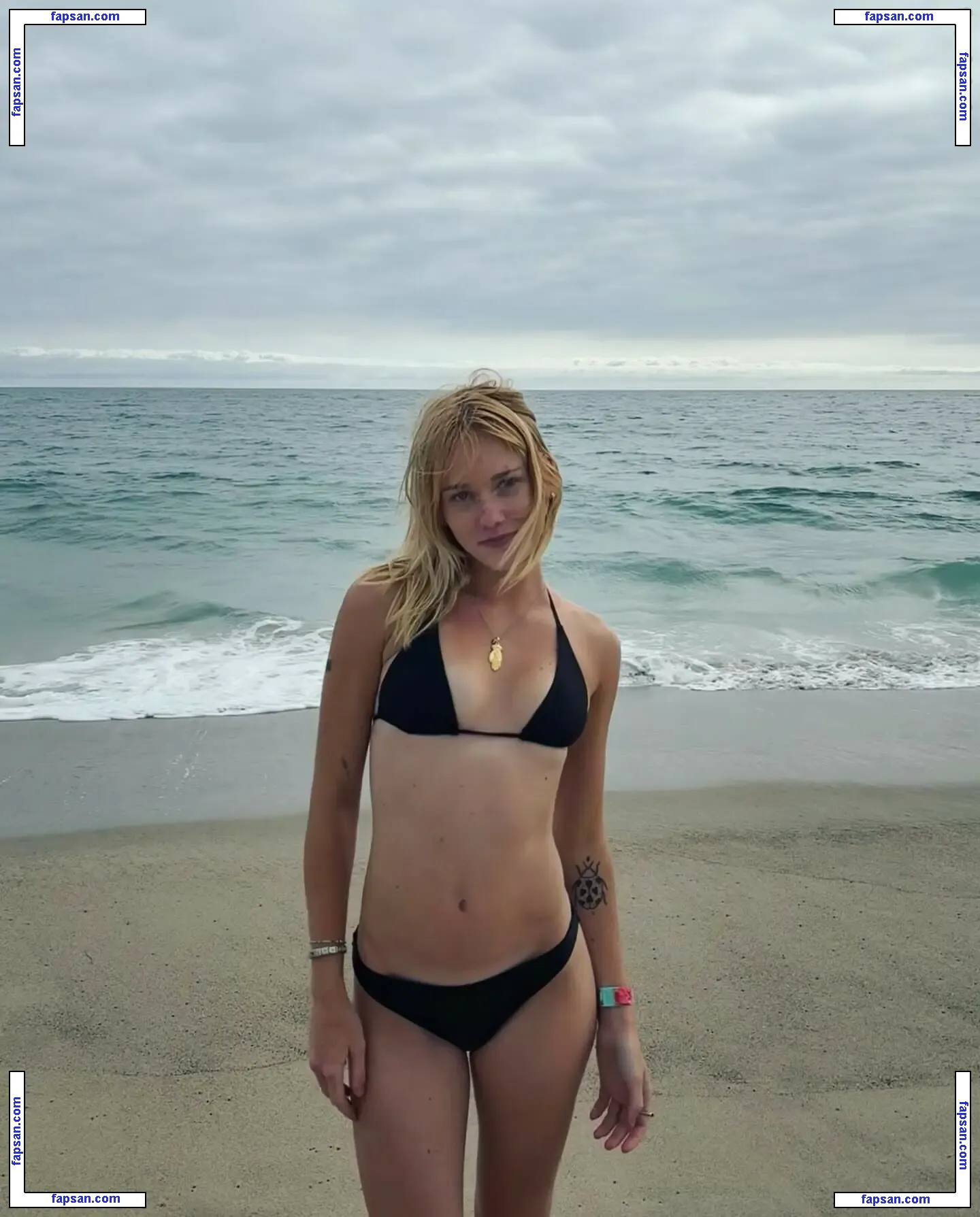 Alivia Henry голая фото #0004 с Онлифанс