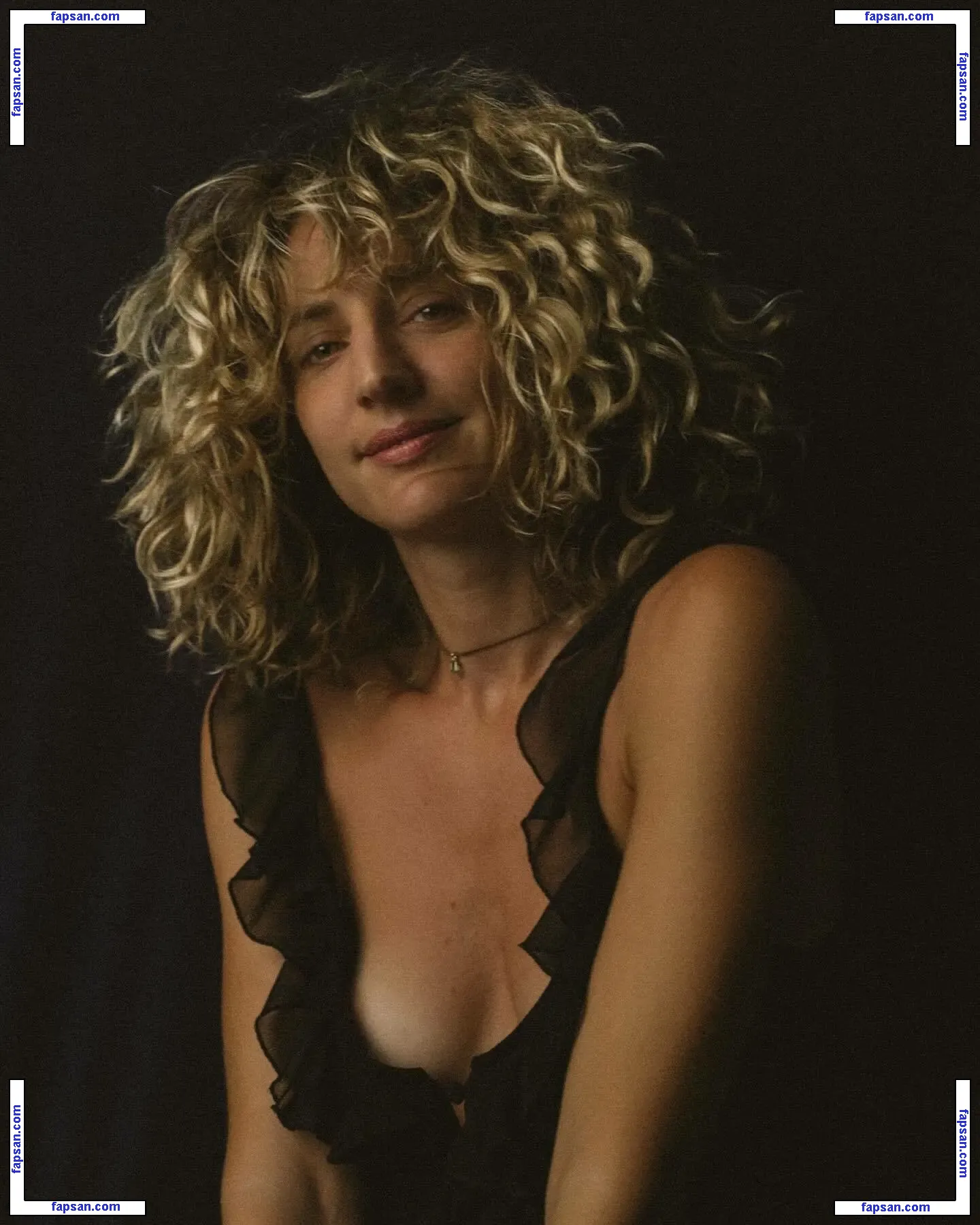 Alli Willow голая фото #0003 с Онлифанс