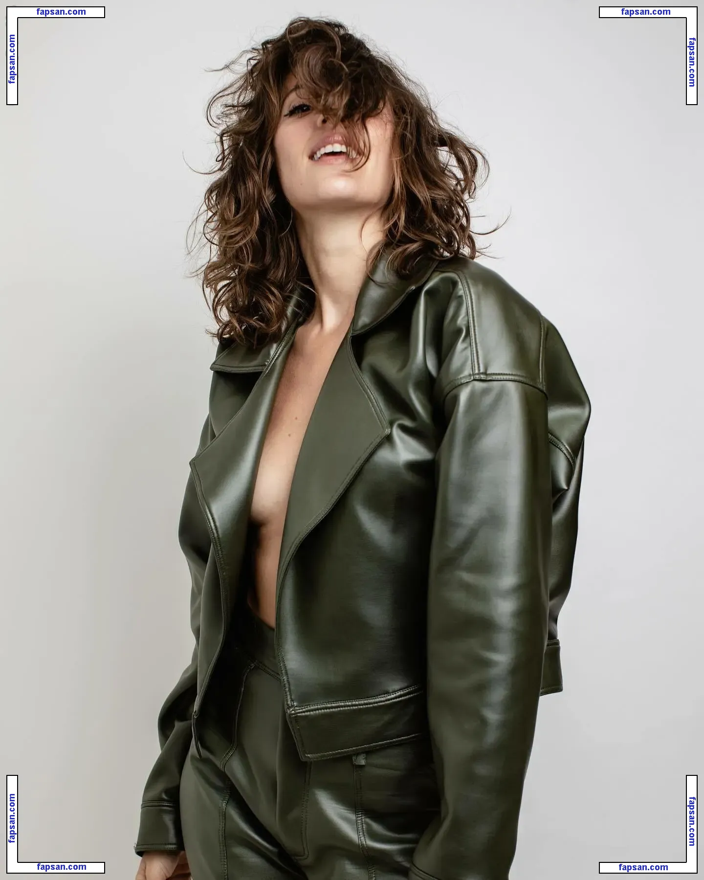 Alli Willow голая фото #0005 с Онлифанс