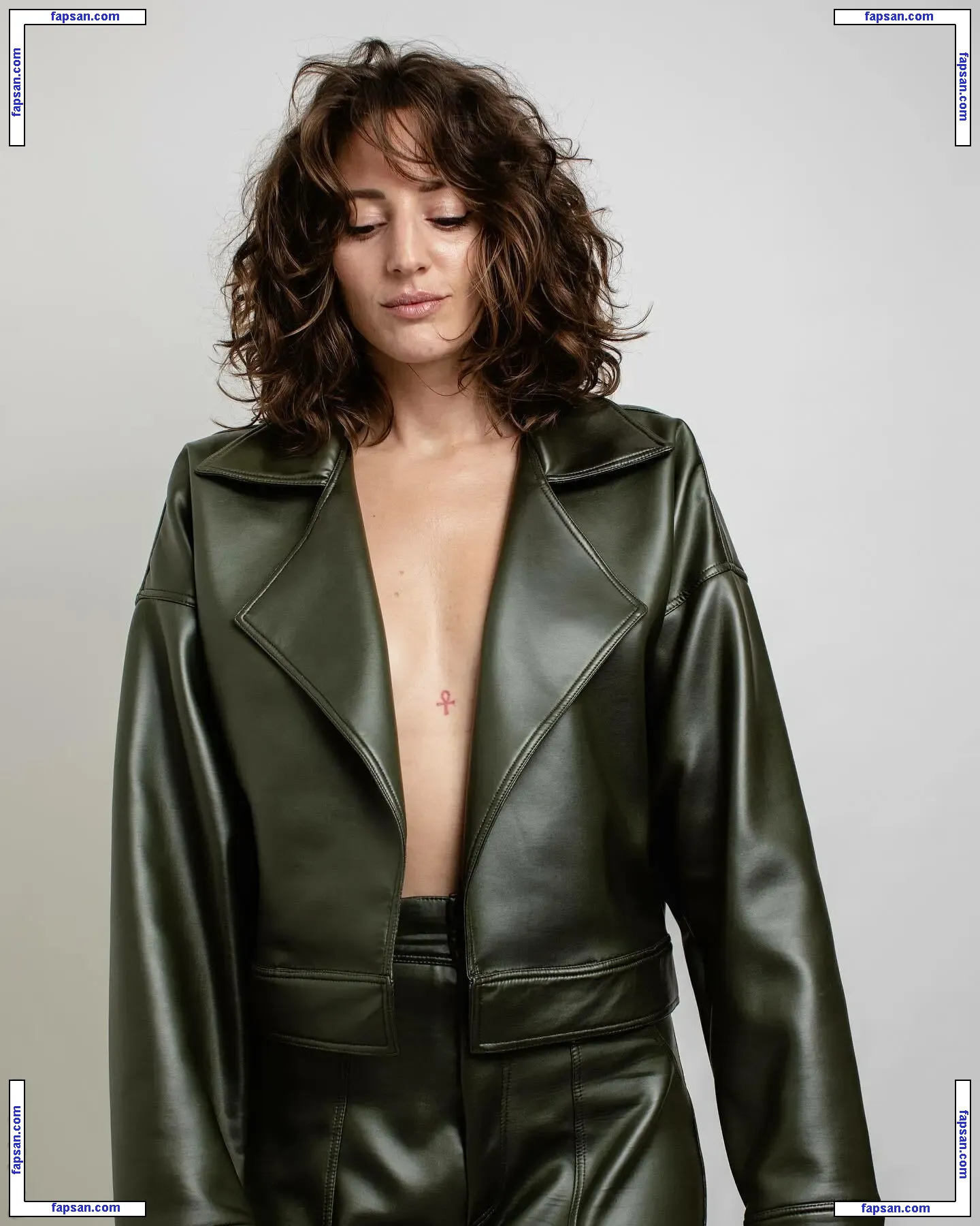 Alli Willow голая фото #0007 с Онлифанс