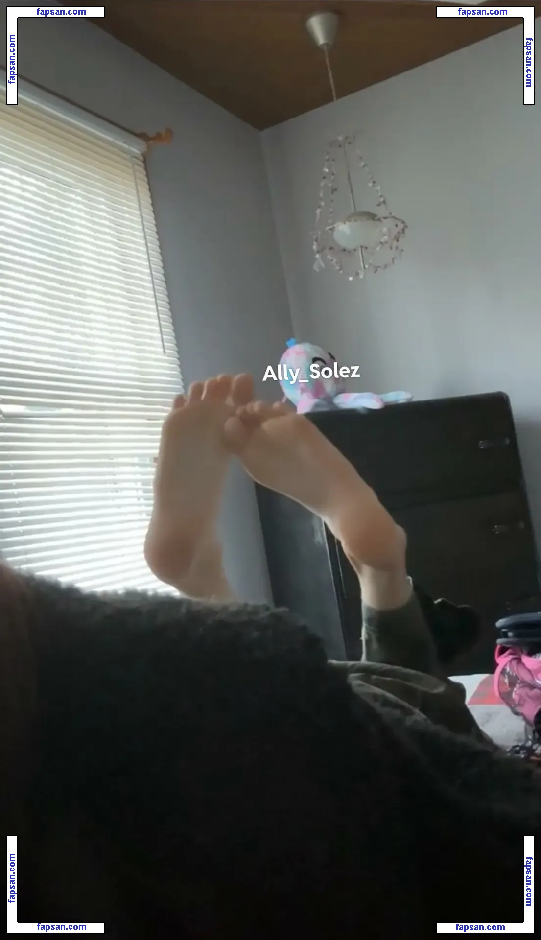 Ally_solez nude photo #0038 from OnlyFans