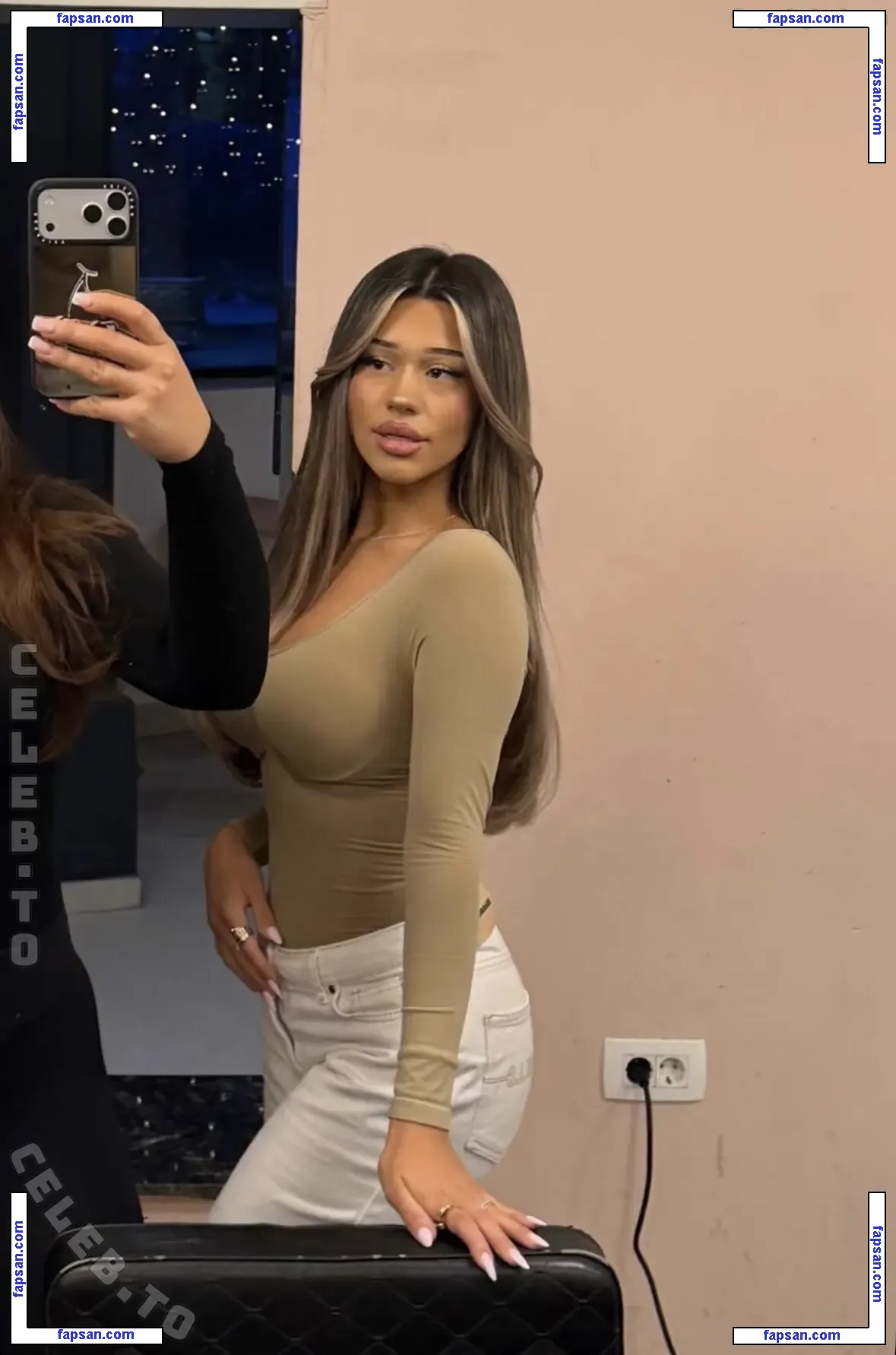 Almira Azemi голая фото #0006 с Онлифанс