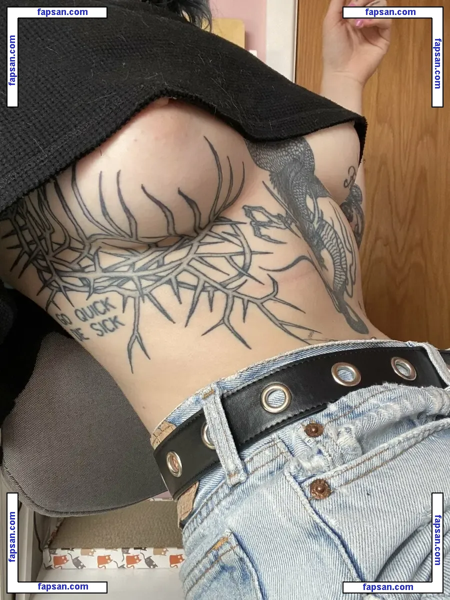 Aloeeveera nude photo #0020 from OnlyFans