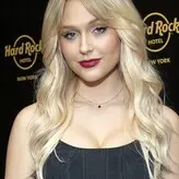 Alyvia Alyn Lind голая #0004