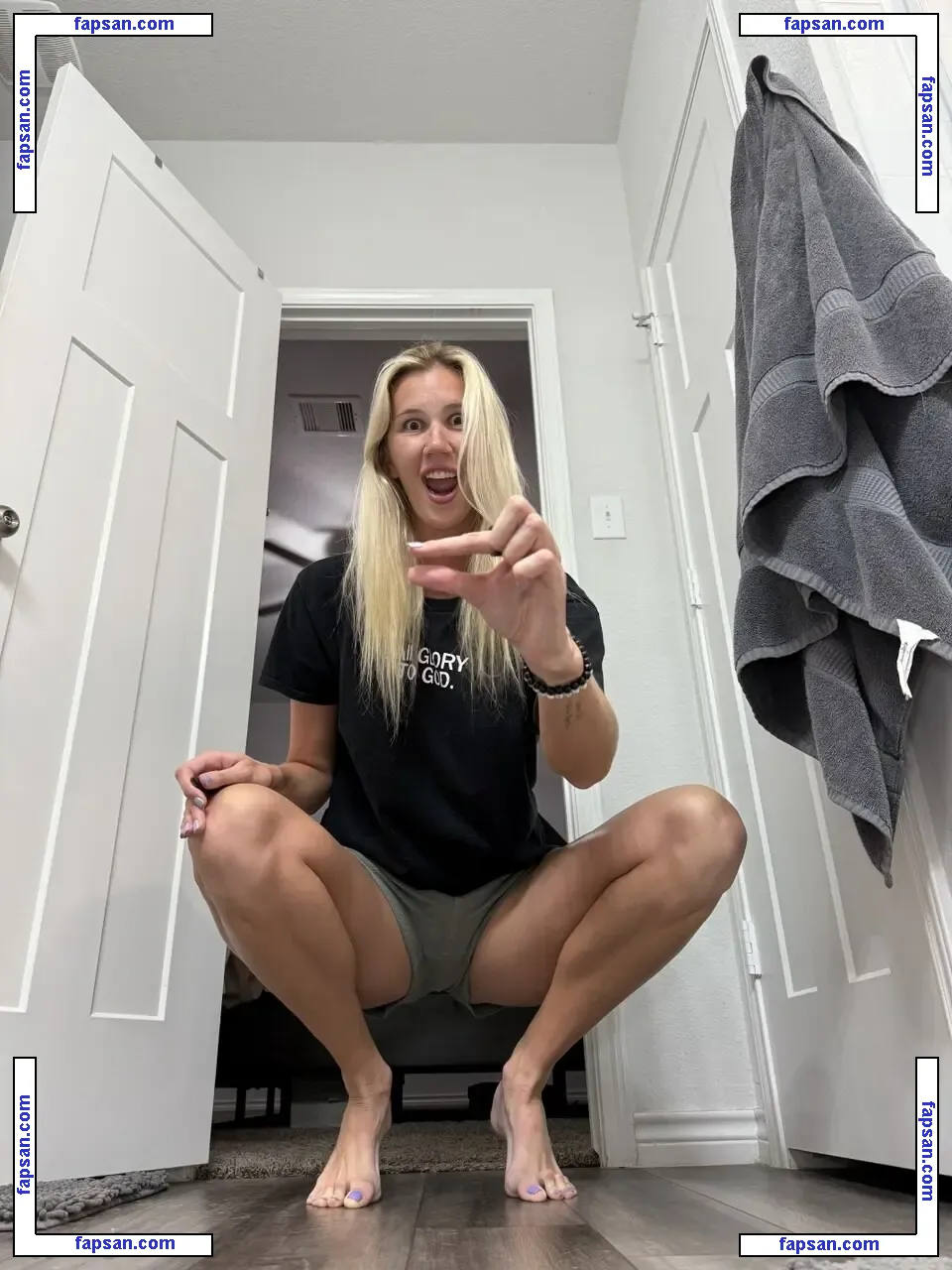 Amazon Allie nude photo #0012 from OnlyFans