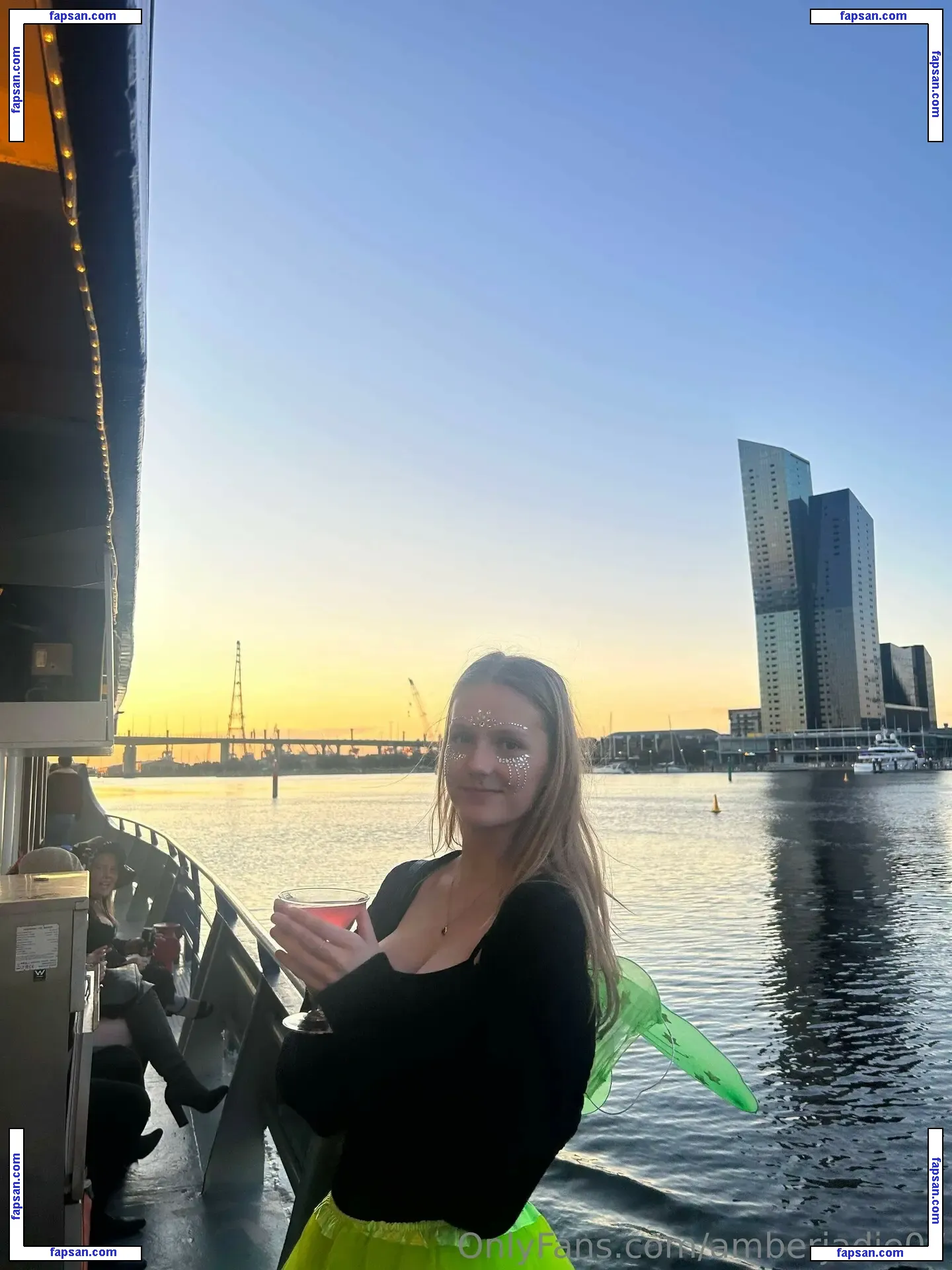 Ambsjadie голая фото #0010 с Онлифанс