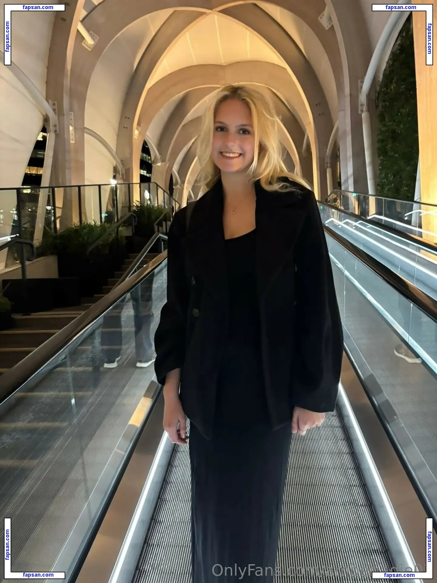 Ambsjadie голая фото #0016 с Онлифанс