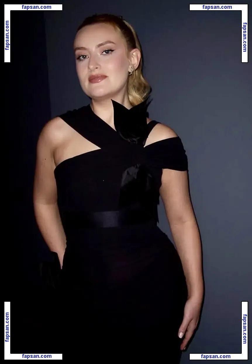 Amelia Dimoldenberg nude photo #0280 from OnlyFans