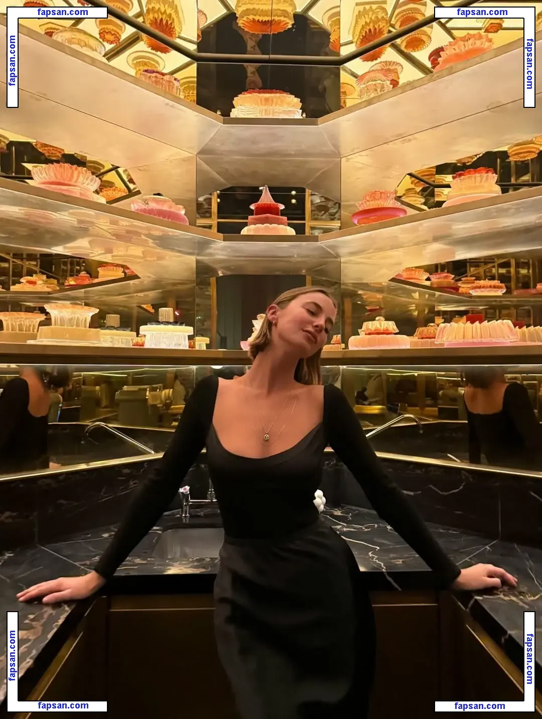 Amelie Manzoli nude photo #0385 from OnlyFans