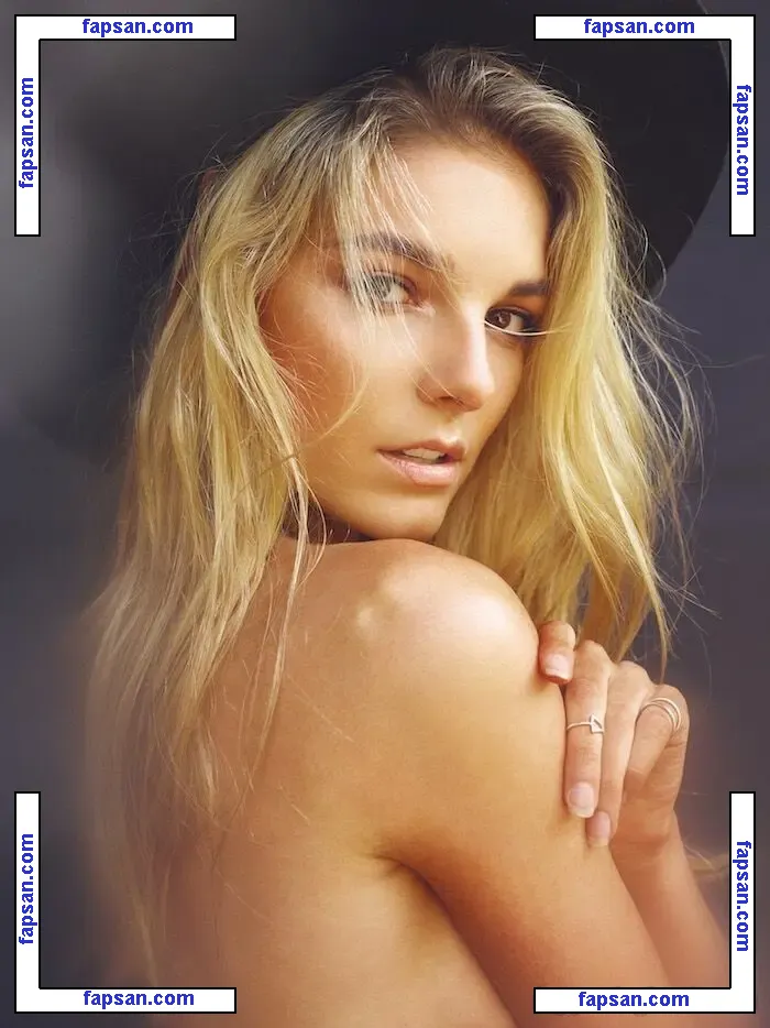 Amélie Tremblay голая фото #0025 с Онлифанс