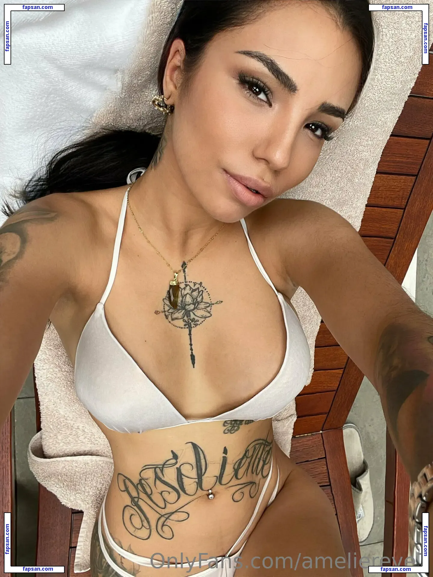 ameliereve7 nude photo #0020 from OnlyFans