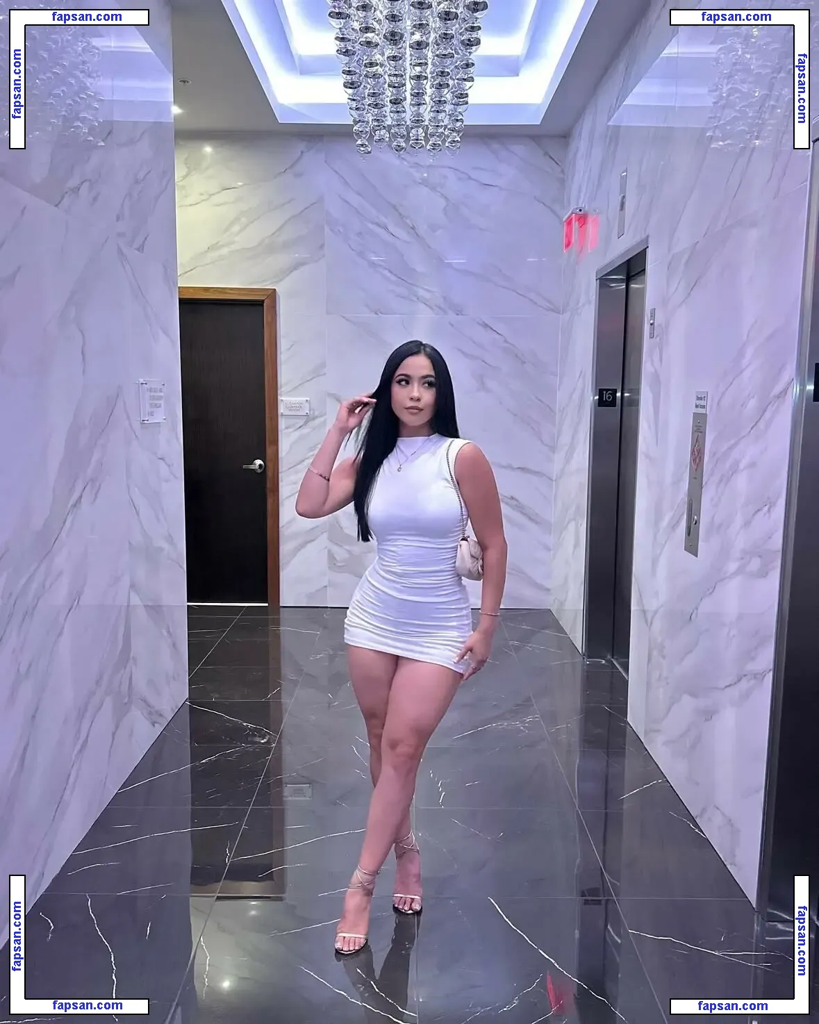 America Cuevas голая фото #0032 с Онлифанс