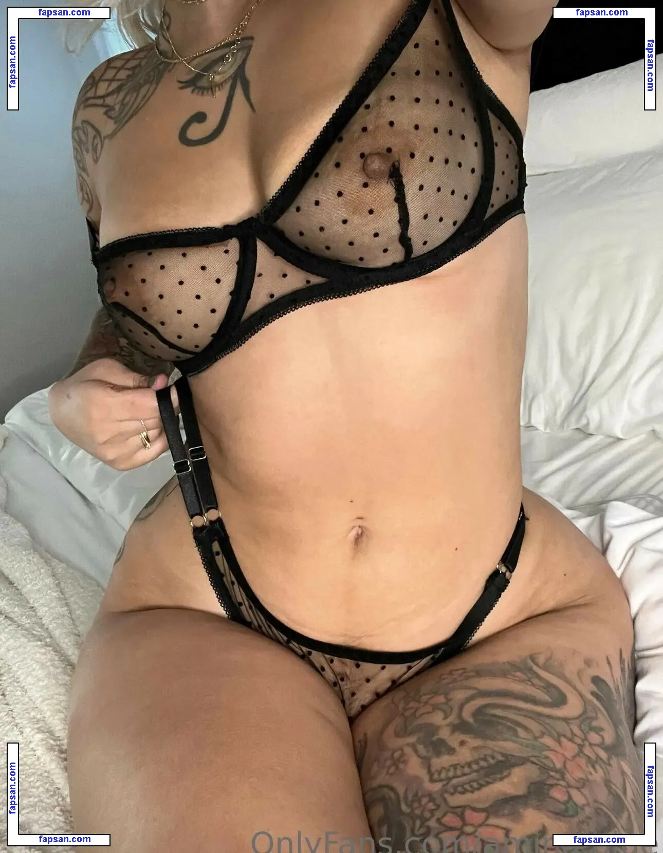 amina.blue голая фото #0021 с Онлифанс