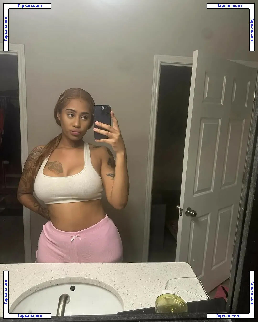 amiratheerealest голая фото #0002 с Онлифанс