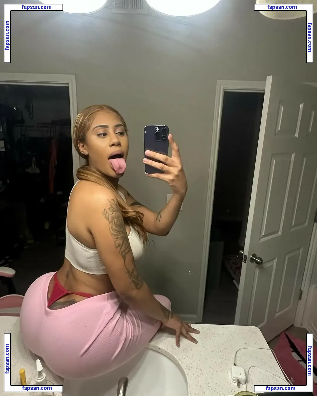 amiratheerealest голая фото #0003 с Онлифанс