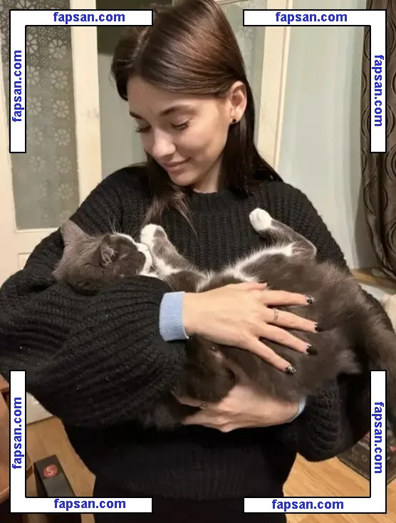 AmoreKiwik nude photo #0011 from OnlyFans