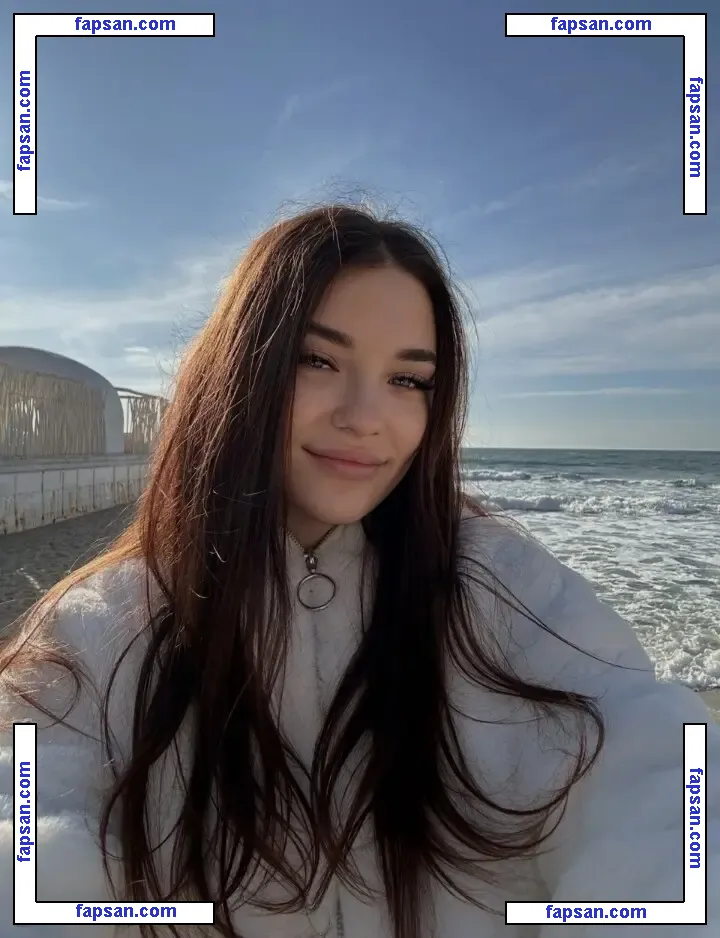 AmoreKiwik nude photo #0018 from OnlyFans