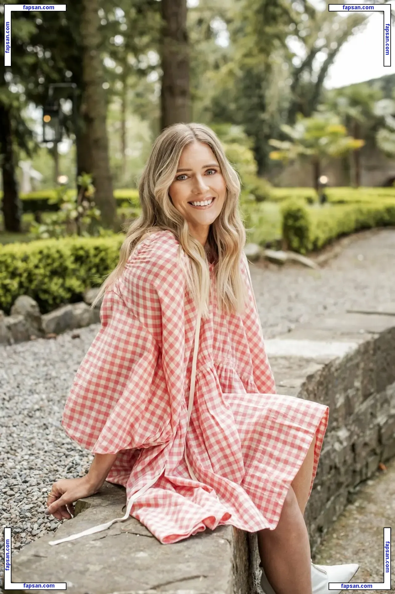 Amy De Bhrún голая фото #0007 с Онлифанс