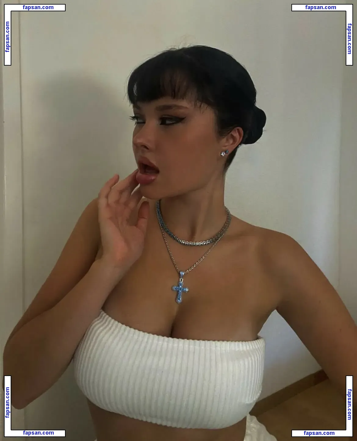 Ana Whiterose / ana.whiterose nude photo #0010 from OnlyFans