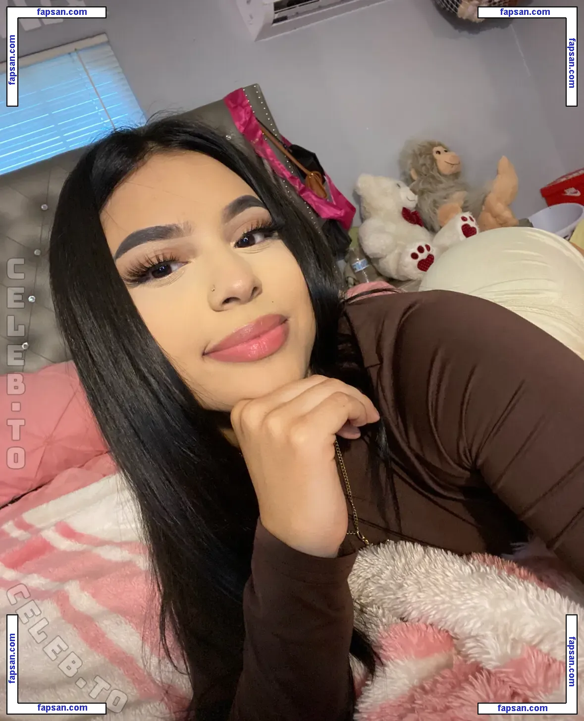 Anahi cabrales nude photo #0005 from OnlyFans