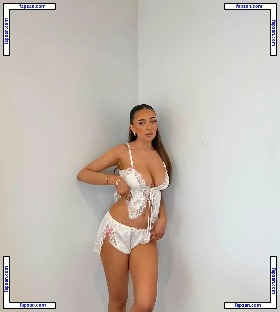 Anastasia Kingsnorth nude photo #0024 from OnlyFans