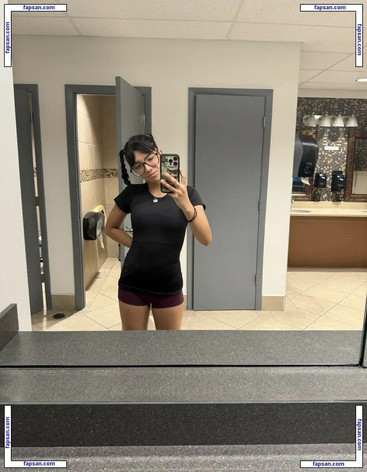 Angelina Fishtank nude photo #0004 from OnlyFans