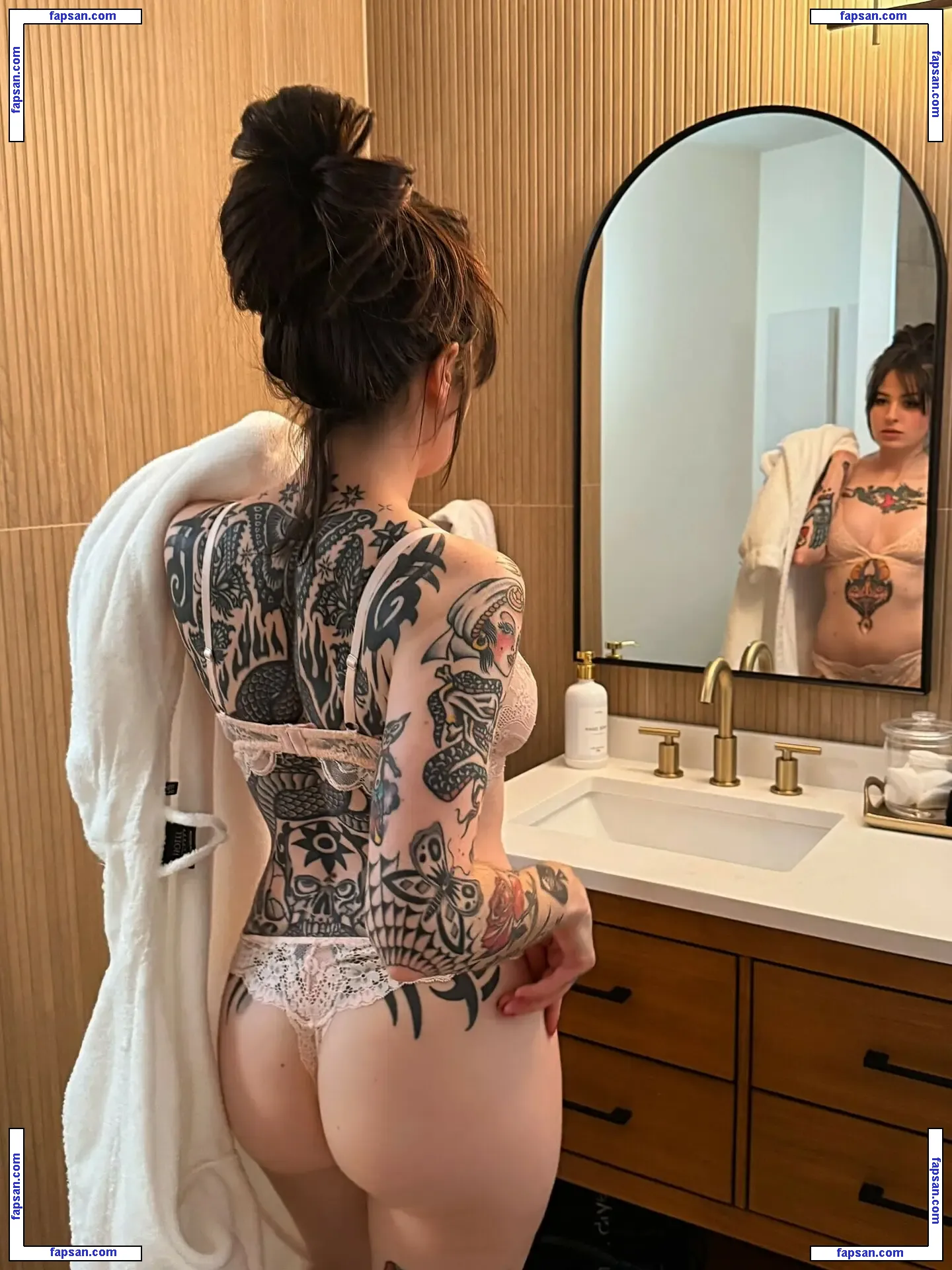 Anisa Jomha nude photo #0389 from OnlyFans