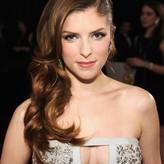 Anna Kendrick голая #0129