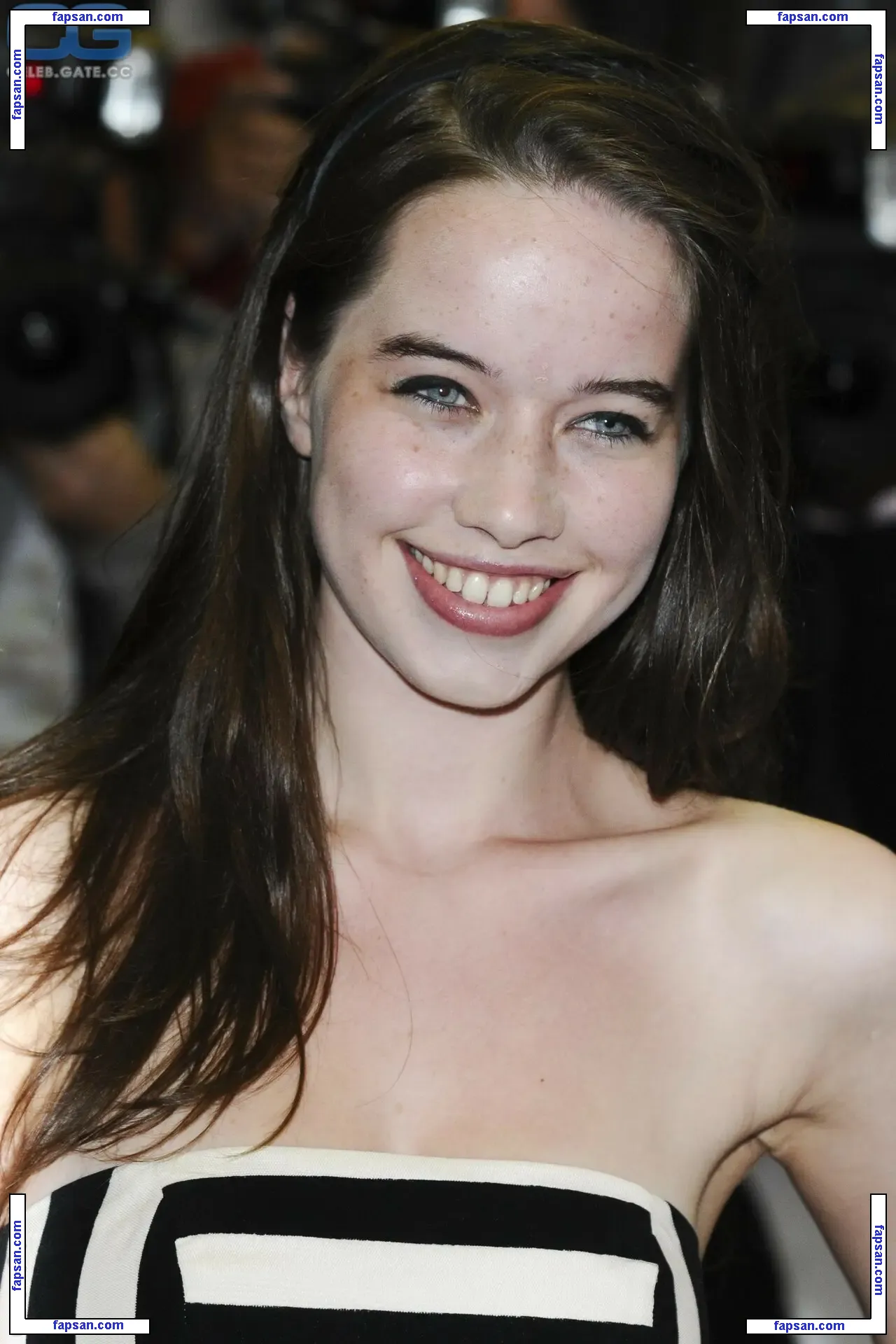 Anna Popplewell голая фото #0008 с Онлифанс