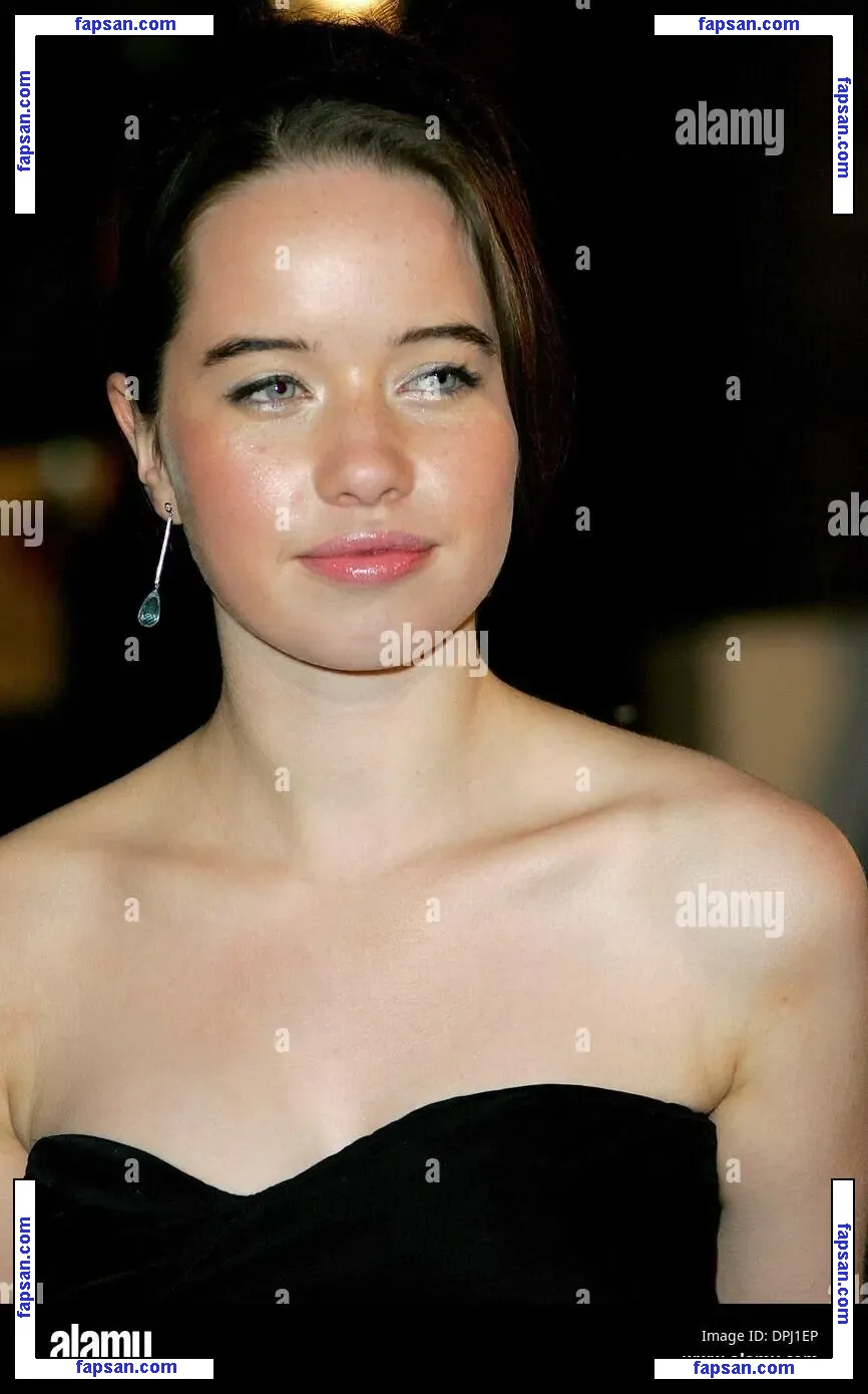 Anna Popplewell голая фото #0015 с Онлифанс