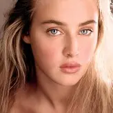 Anna Van Patten голая #0001