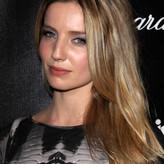 Annabelle Wallis голая #0026