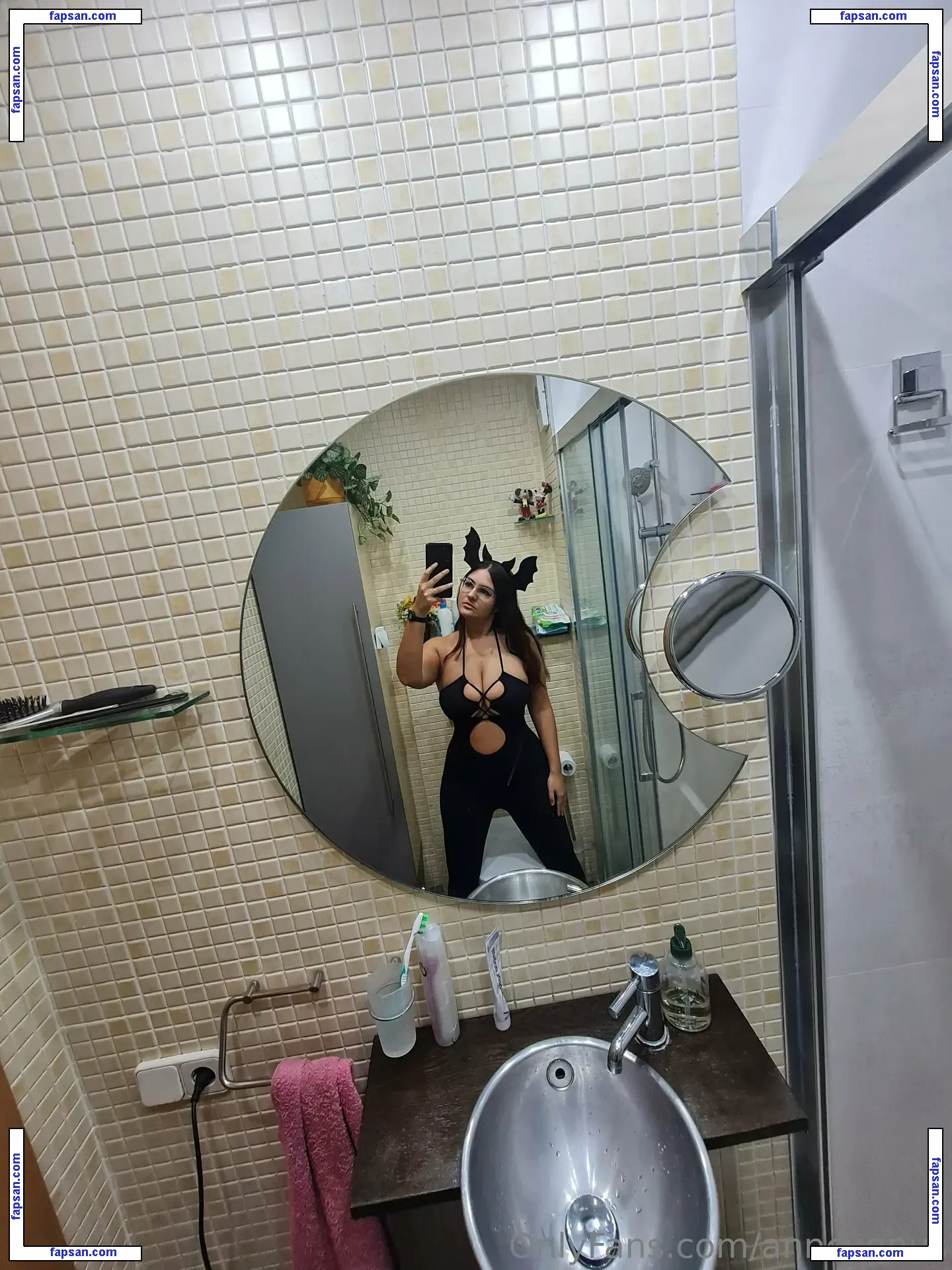 anncygnusof nude photo #0001 from OnlyFans