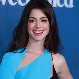 Anne Hathaway голая #0997