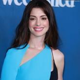 Anne Hathaway голая #1033