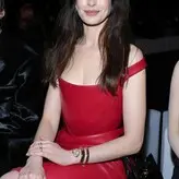 Anne Hathaway голая #1983