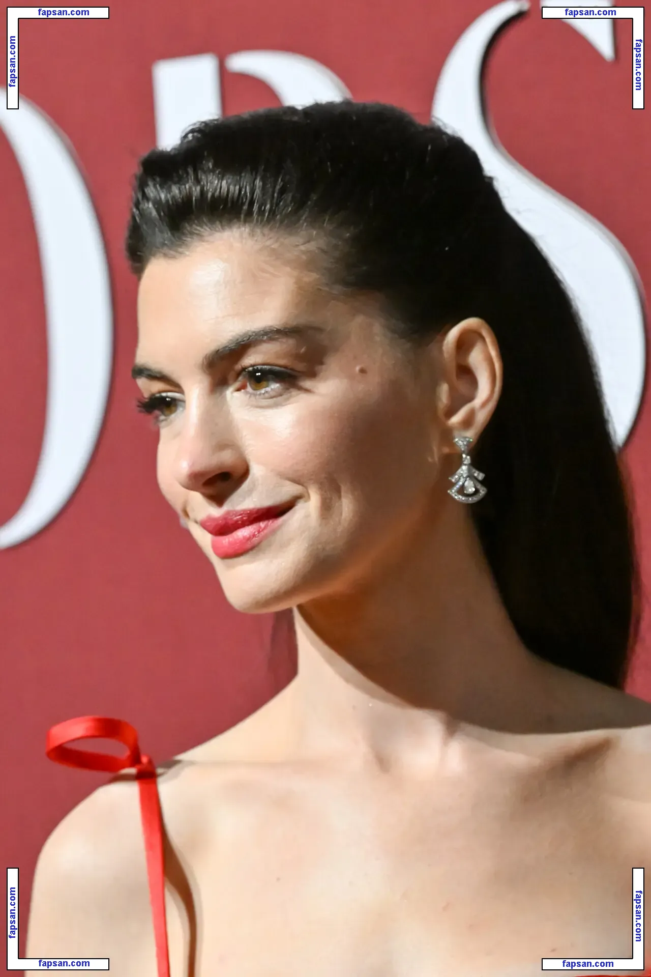 Anne Hathaway голая фото #2245 с Онлифанс