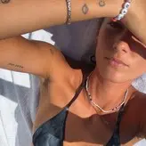 Annieplaysguitar голая #0019