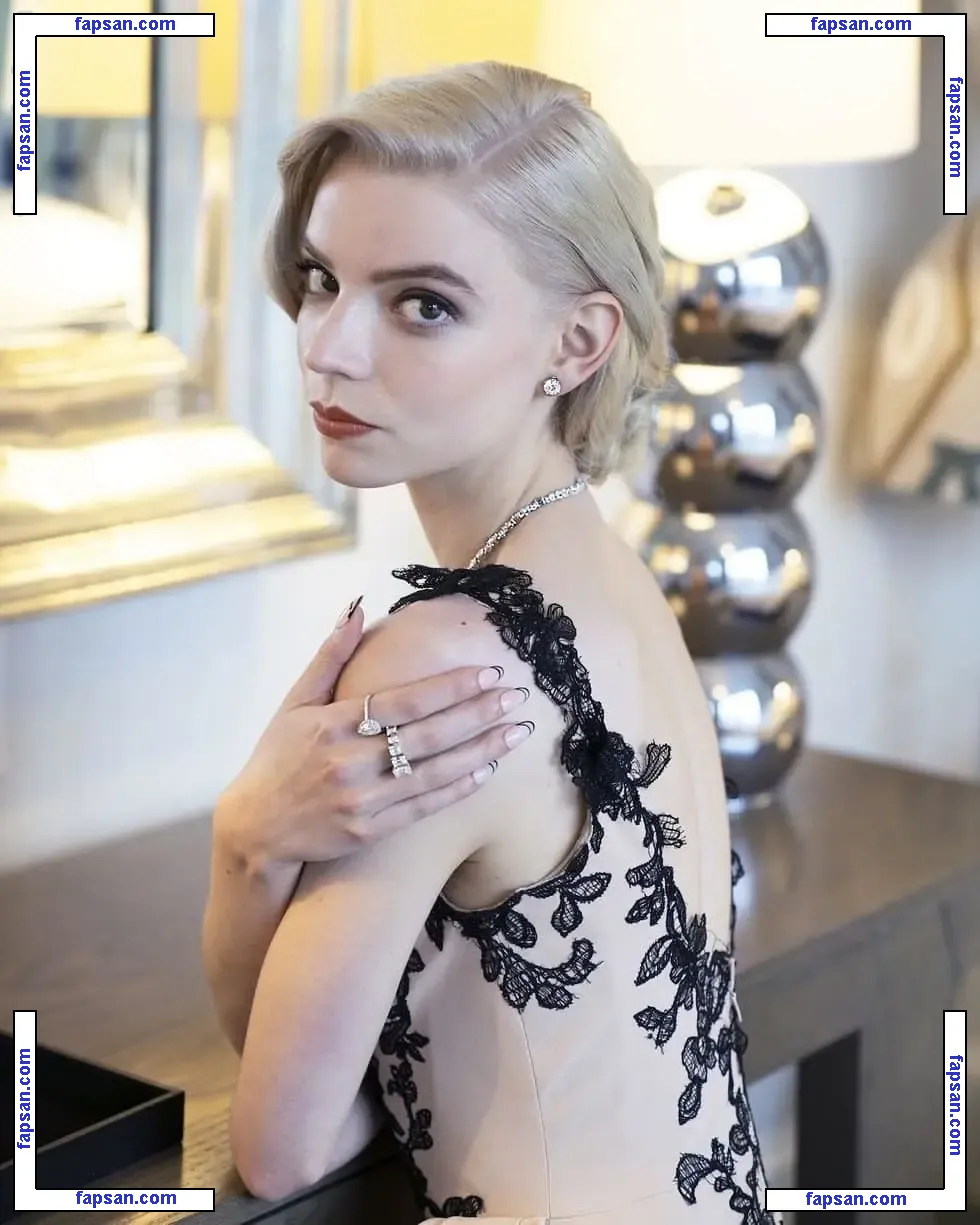 Anya Taylor-Joy nude photo #0100 from OnlyFans