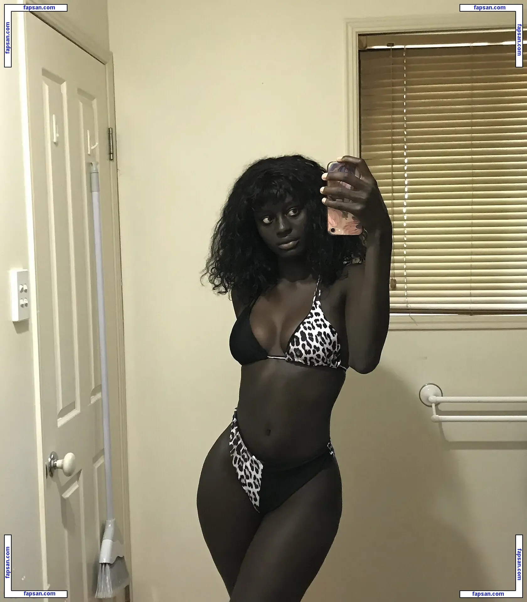 Anyang Deng nude photo #0033 from OnlyFans