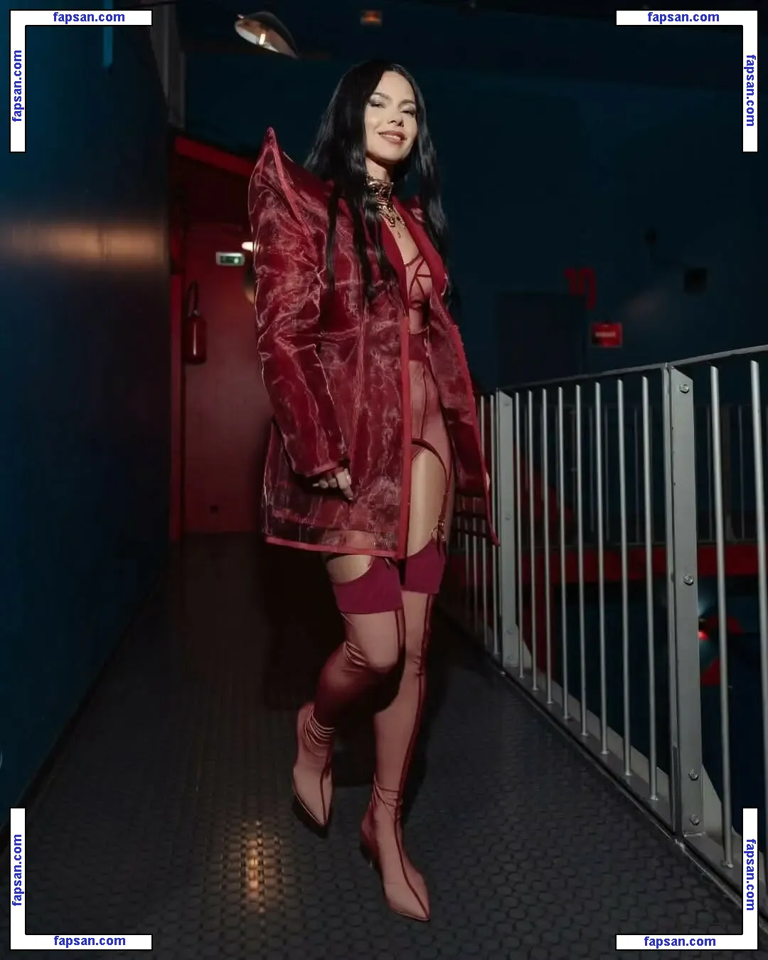 Apostoleanu nude photo #0204 from OnlyFans