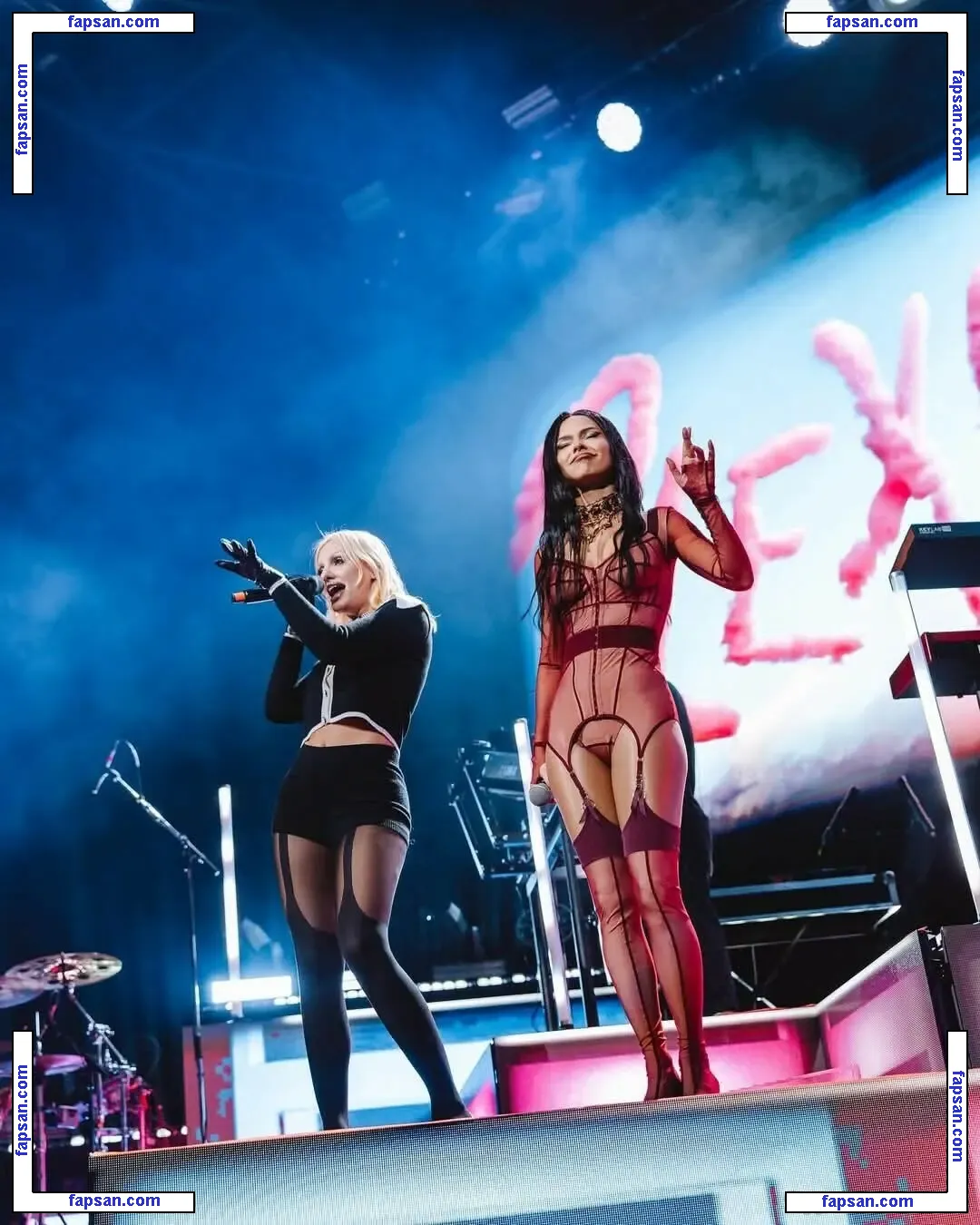 Apostoleanu nude photo #0208 from OnlyFans