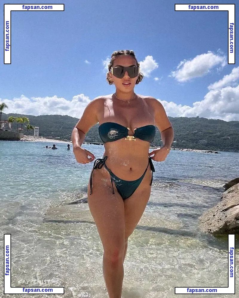 Ara Bozorgian nude photo #0005 from OnlyFans