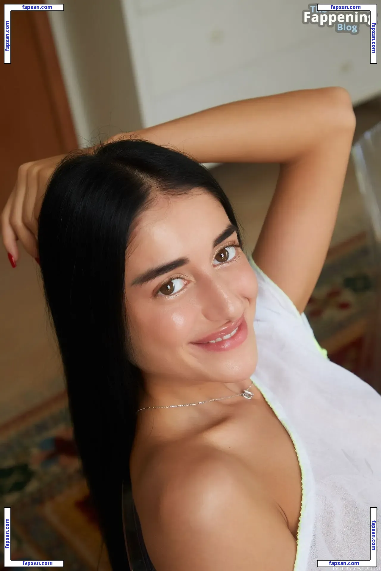 Ara Mix nude photo #0013 from OnlyFans