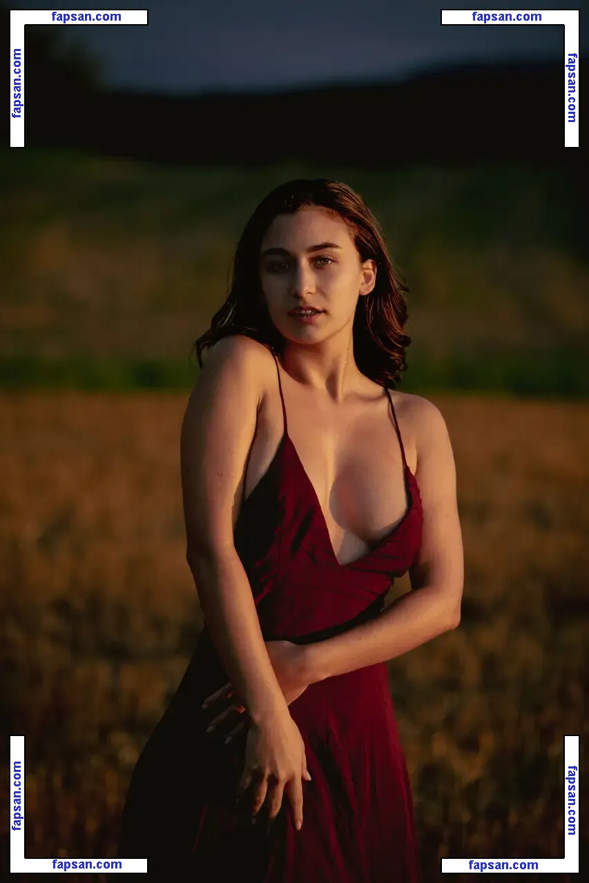 aramacamelia голая фото #0015 с Онлифанс