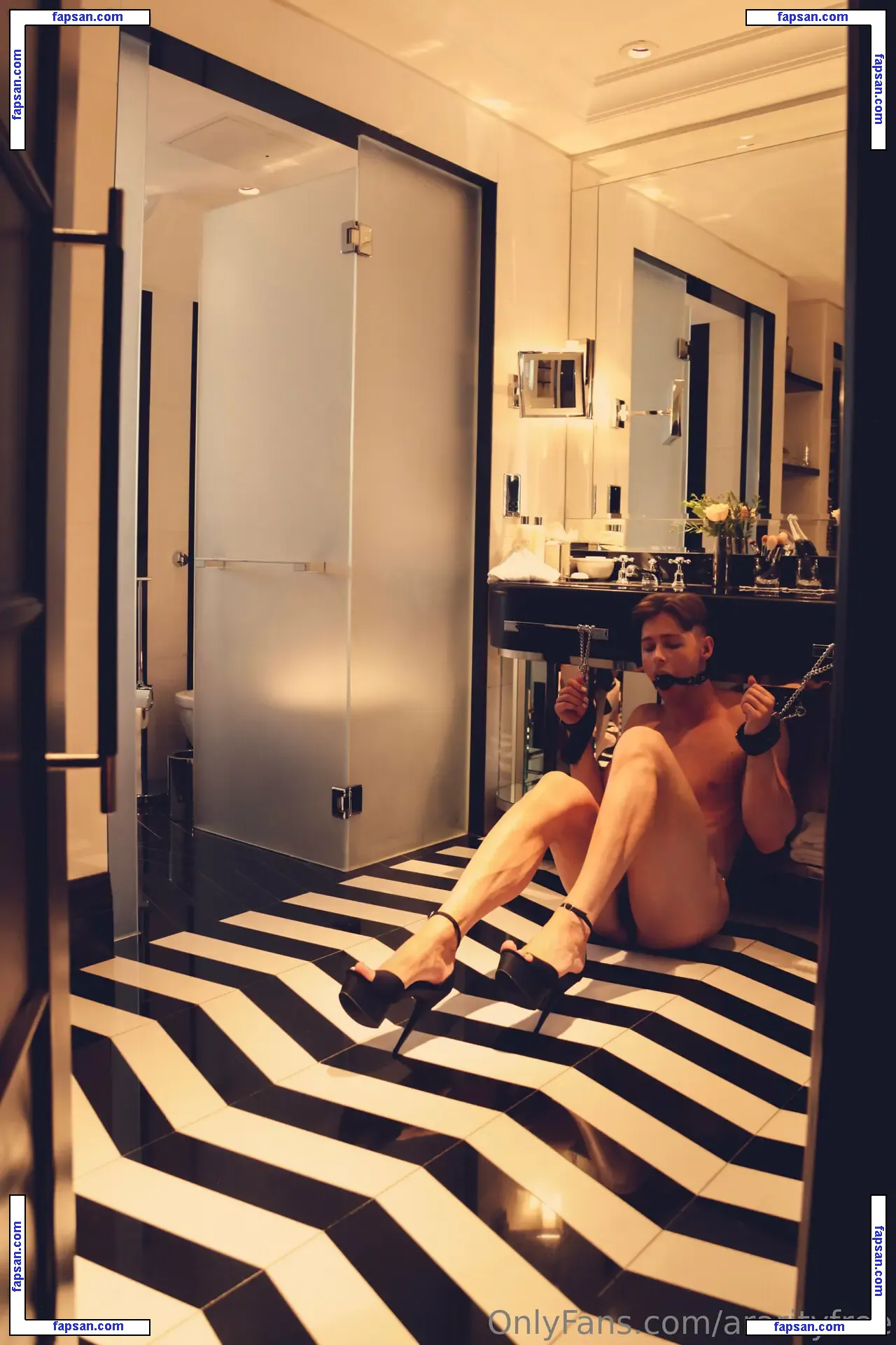 ararityfree nude photo #0008 from OnlyFans