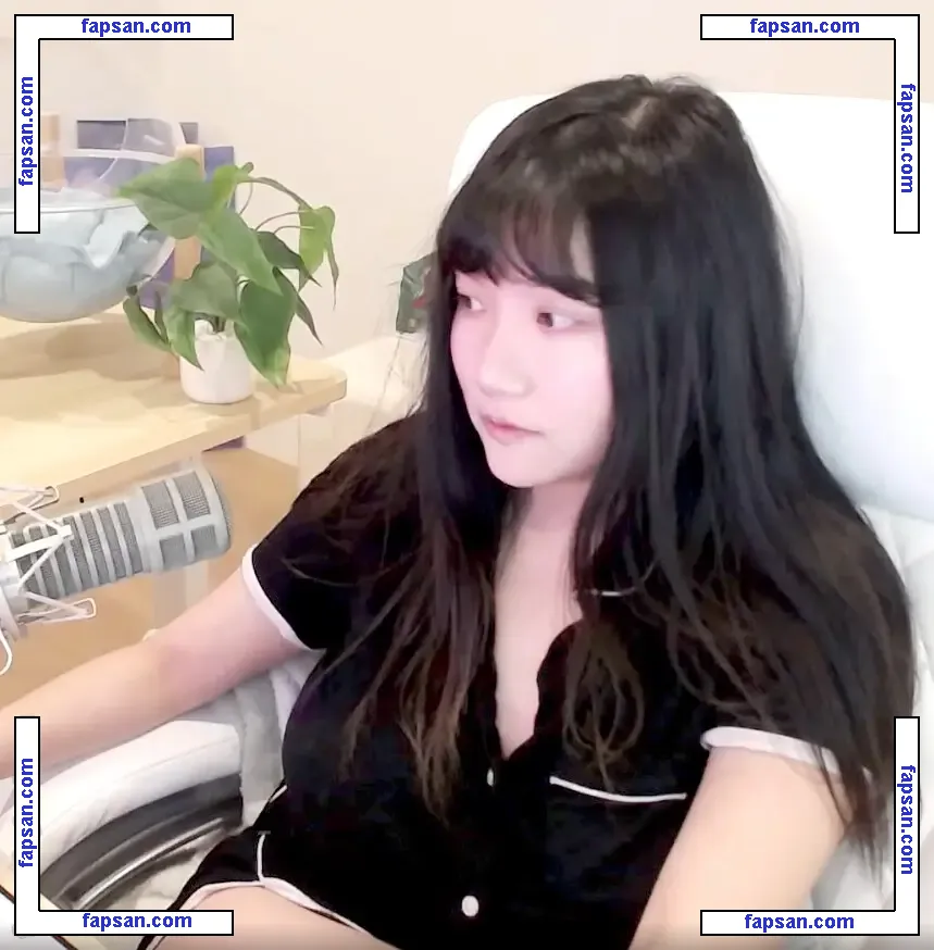 Aria Saki голая фото #0028 с Онлифанс