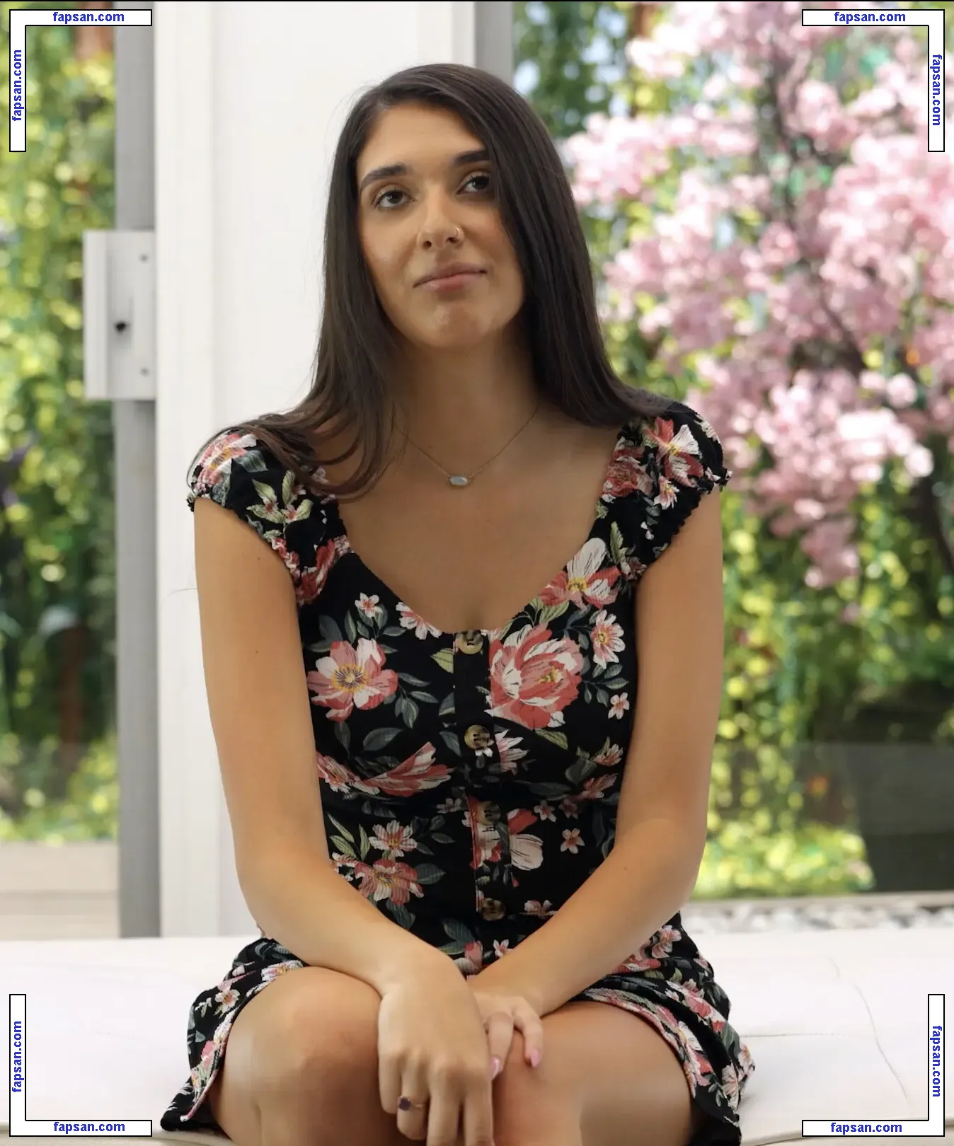 Aria Sloane голая фото #0001 с Онлифанс